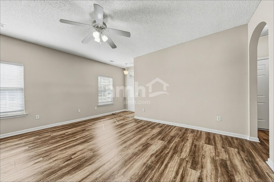 Building Photo - 762 Bristol Way