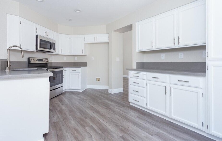 Building Photo - 5108 Equestrian Way