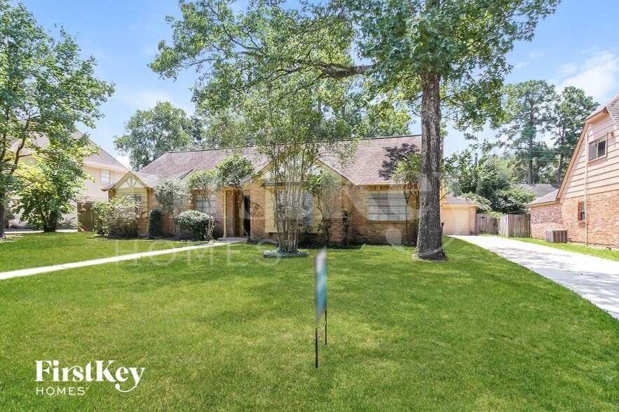 Building Photo - 3811 Fernglade Dr