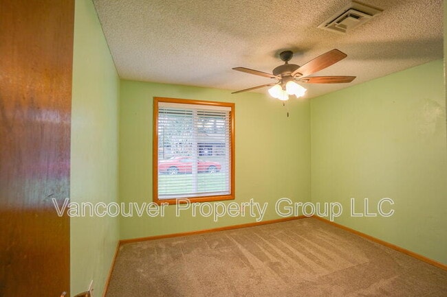 Building Photo - 403 NE 123rd Ave