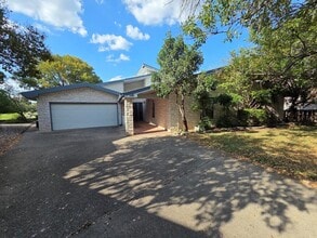 Building Photo - 2212 Rock Creek Dr