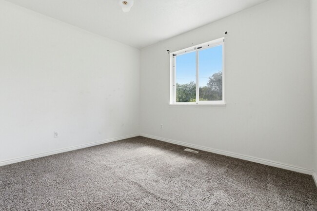 Building Photo - 154 N 800 E