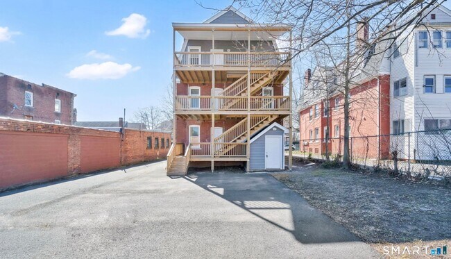 Building Photo - 144 Madison St