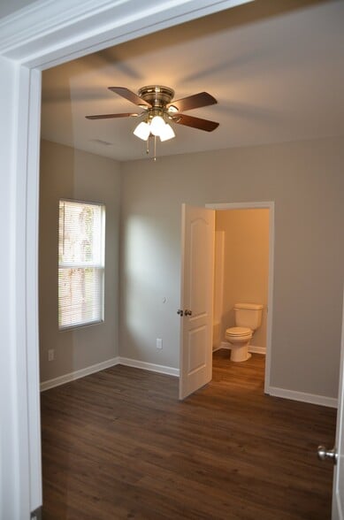 Building Photo - 2265 9th Ave Pl NE