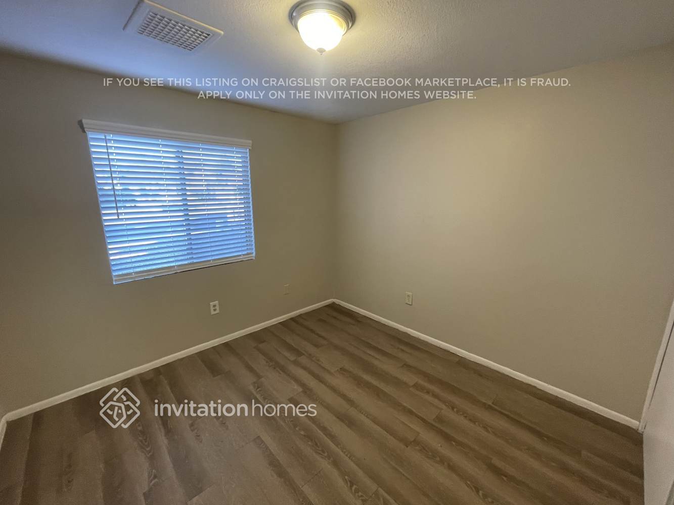 Building Photo - 5909 W Coronado Rd