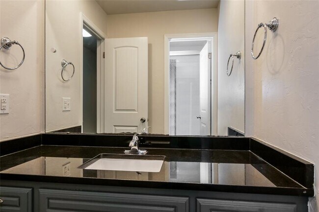 Building Photo - 3412 Prairie Ave