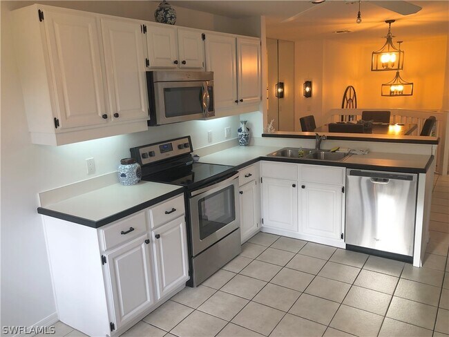 Building Photo - 27121 Oakwood Lake Dr