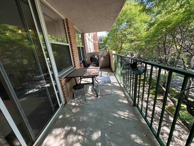 Building Photo - 200 Grand Cove Way