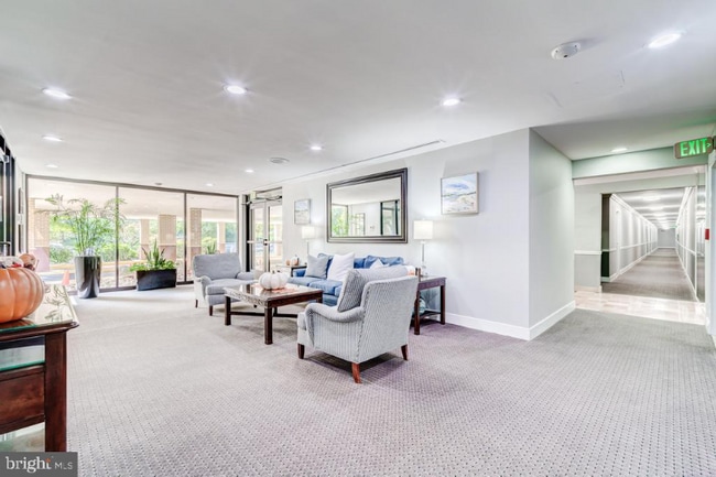 Building Photo - 600 Roosevelt Blvd