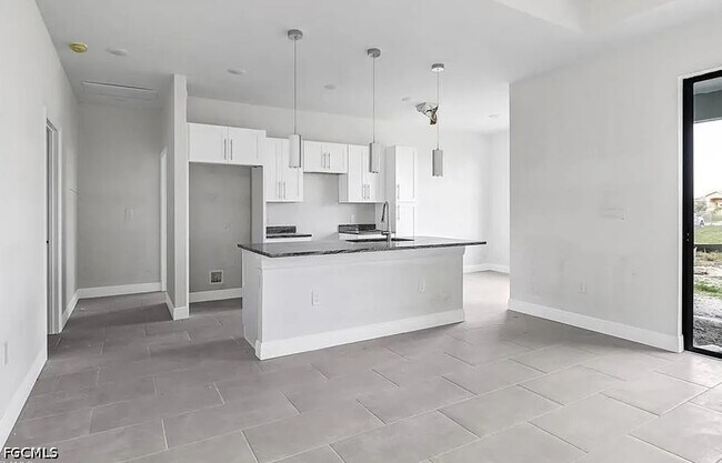 Building Photo - 408 Chiquita Blvd N