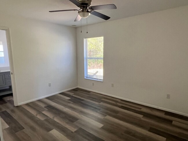 Building Photo - 2/2/1 with lanai Duplex in Deep Creek