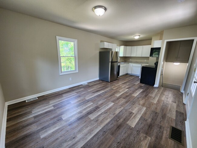 Building Photo - Cozy 1 Bedroom 1 Bath Home