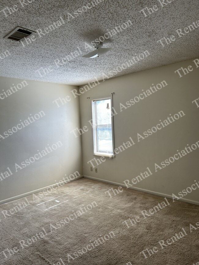 Building Photo - 133 Jennifer Ln