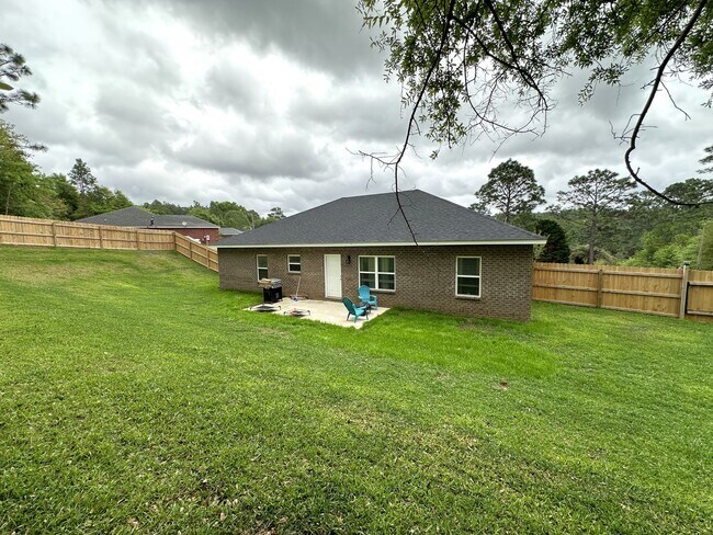 Building Photo - Beautiful north Crestview 4/Bed/2Bath Home