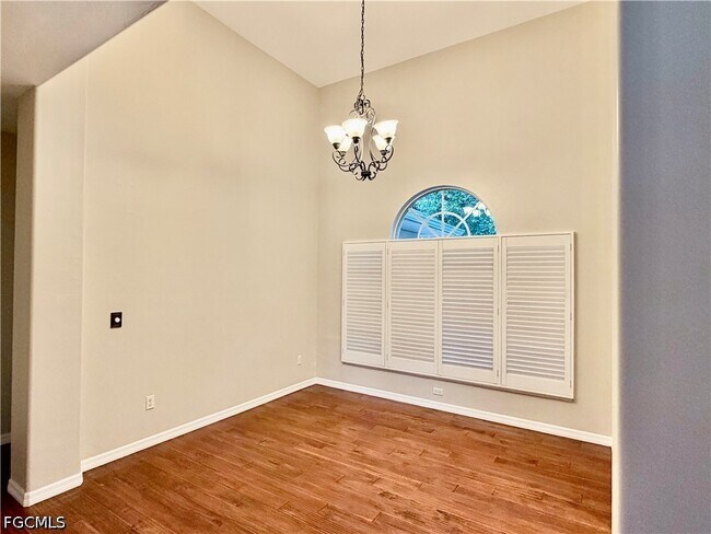 Building Photo - 1466 Argyle Dr