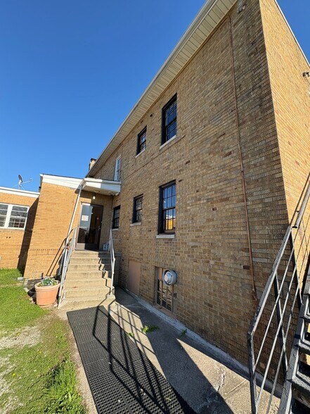 Building Photo - 312 W State St