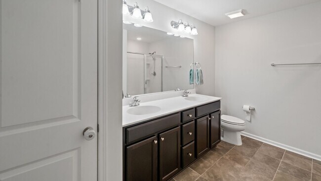 Building Photo - Stylish 3 Bedroom Townhome in The Commons – Richmond Hill Living at Its Finest