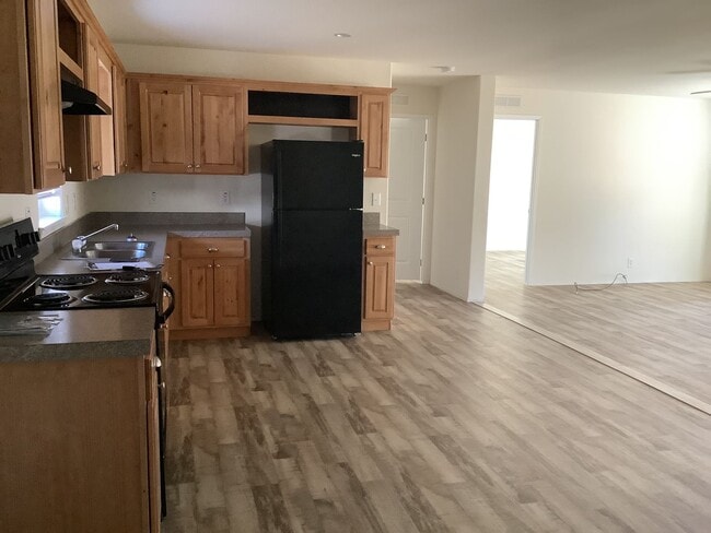 Building Photo - New 3 bedroom, 2 bath home