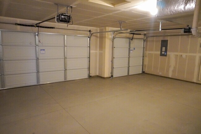 Building Photo - 3154 N Greengate Way