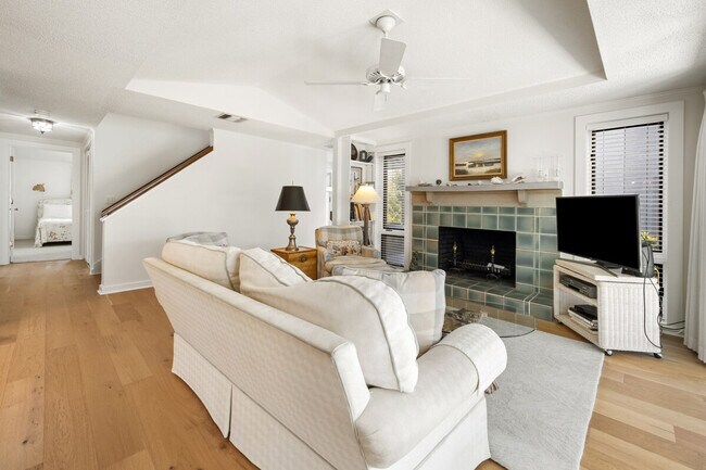 Building Photo - 1 Pioneer Loop