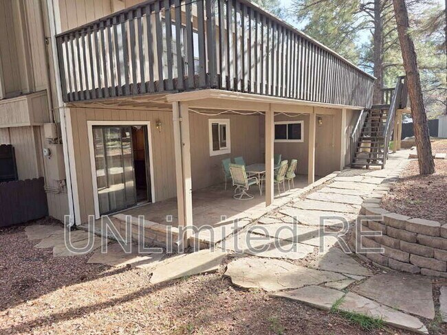 Building Photo - 2589 N Oakmont Dr