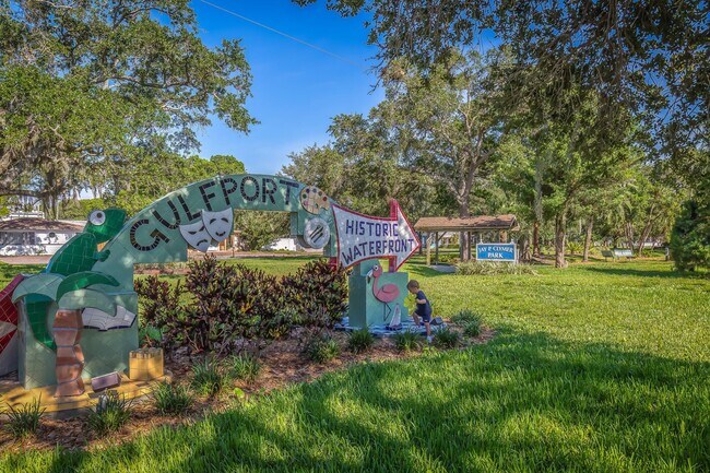 Building Photo - Downtown Gulfport - The Pineapple House