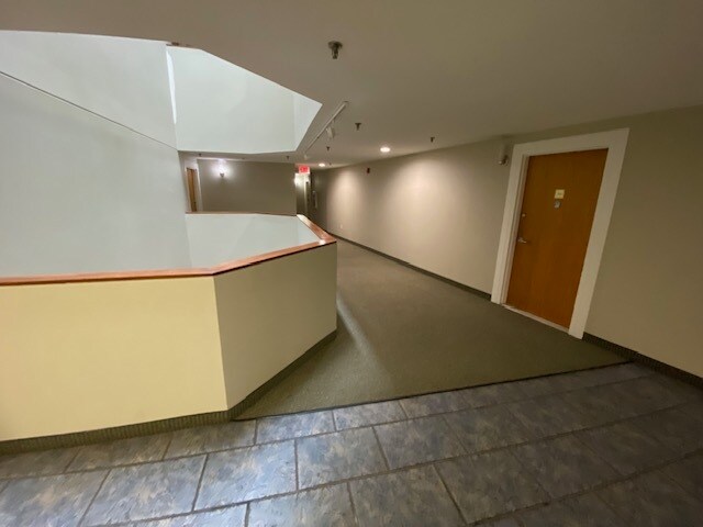 Building Photo - 147 Kelton St