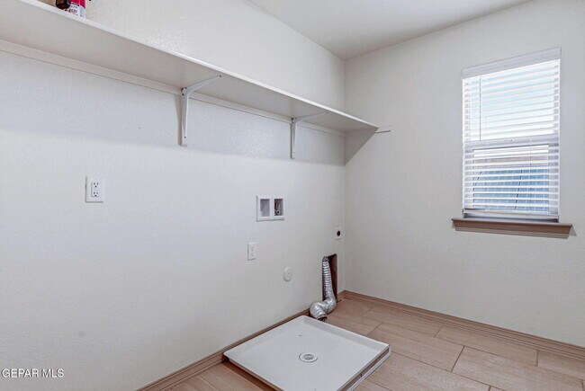 Building Photo - 14705 Tierra Escape Ave