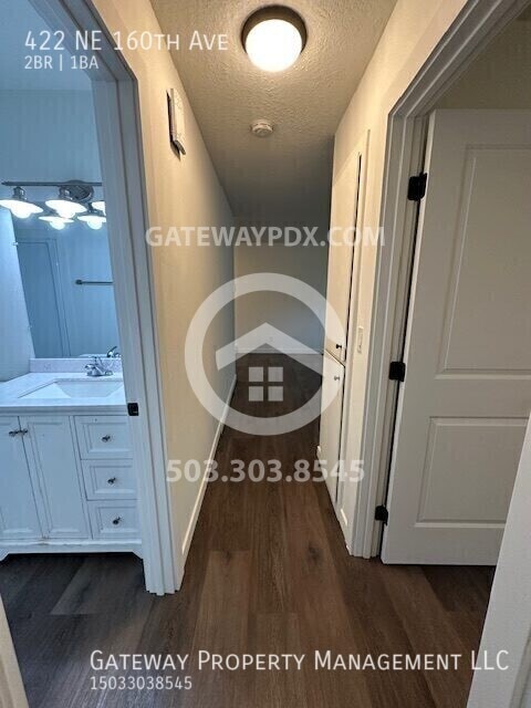 Building Photo - 422 NE 160th Ave