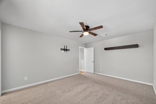 Building Photo - 718 Harvest Bluff Dr