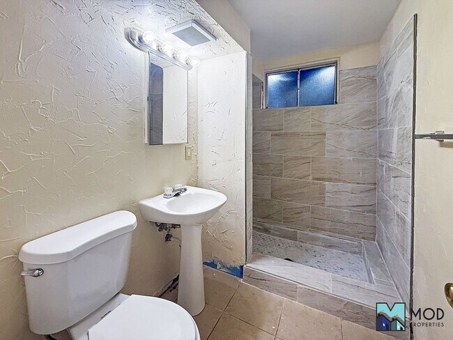 Building Photo - $0 DEPOSIT OPTION. CHARMING BRICK RANCH WI...