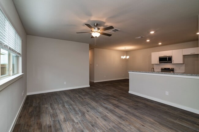 Building Photo - 612 Harvest Moon Dr