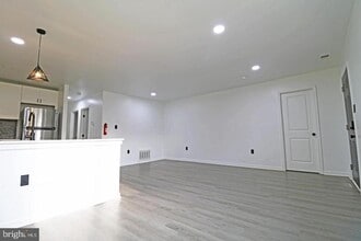 Building Photo - 511 Corinthian Ave