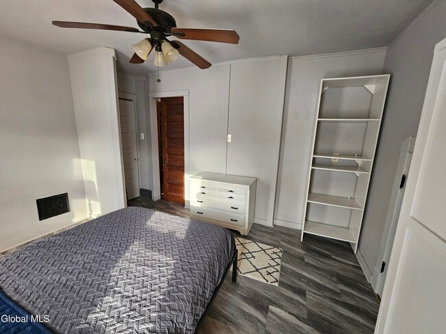 Building Photo - 51 Sacandaga Rd