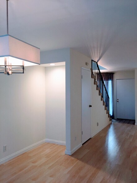 Dining area - 999 San Pasqual St