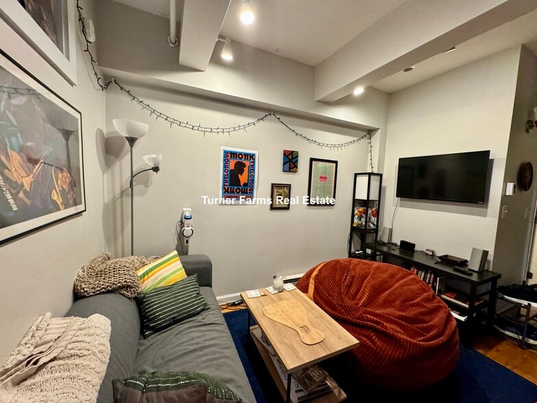 Building Photo - 12 Stoneholm St