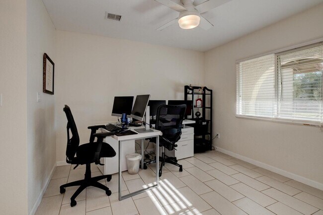 Building Photo - 75240 Camello Ct N