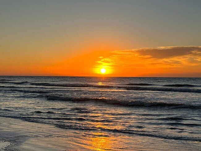 5 minute walk to the beach! - 10 Lemoyne Ave