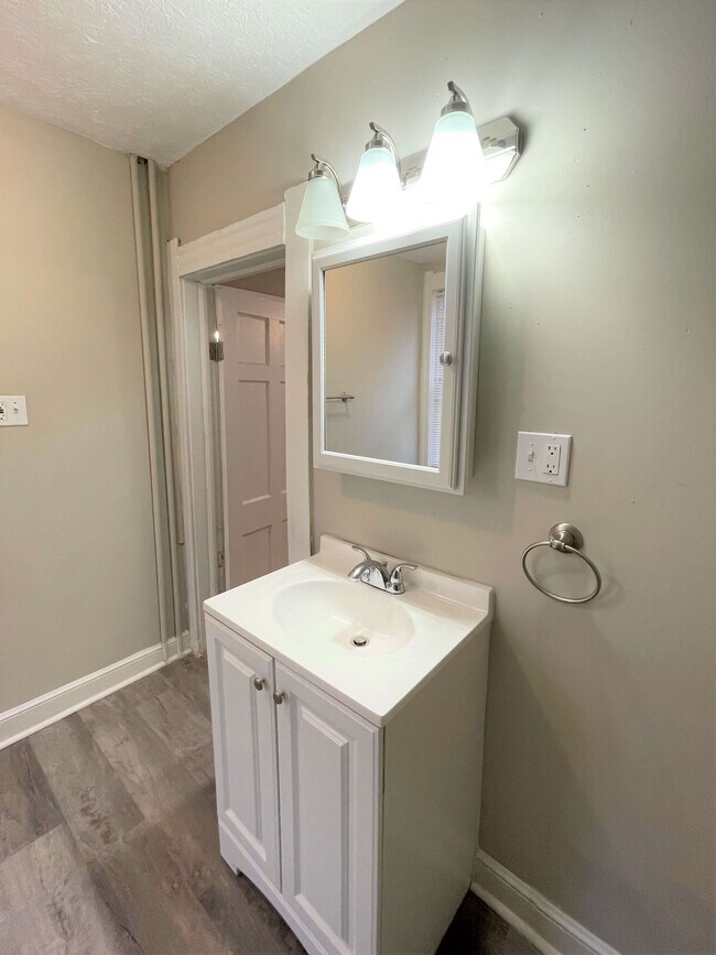 Building Photo - 1984-1984 W 54th St