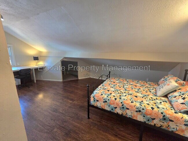 Building Photo - 4225 Clendon Way