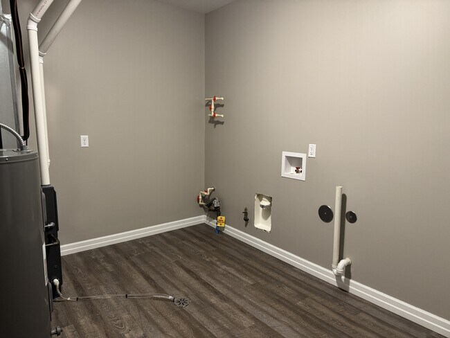 Building Photo - 11616 Willowbrook Rd