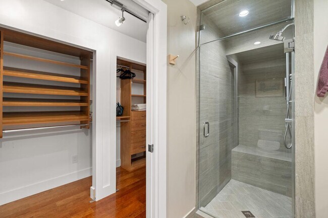 Building Photo - 2720 N Fillmore St