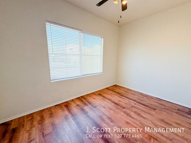 Building Photo - 279 W Desert Ave