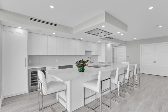 Building Photo - 550 SE Mizner Blvd