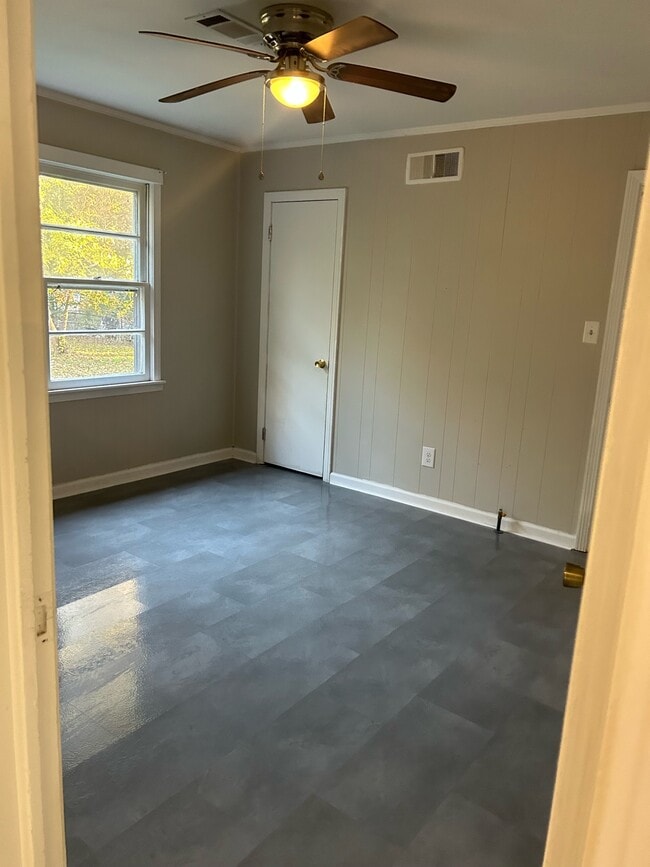 Building Photo - 1602 Lambard Dr