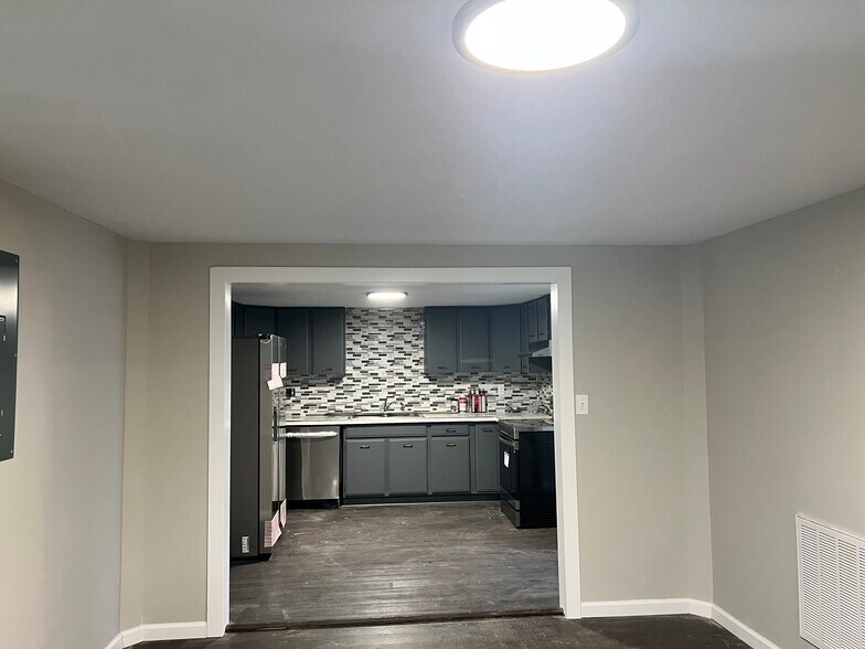 Building Photo - 801 S Houston Lake Rd