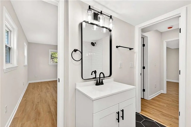 Building Photo - 4 Bed, 3 Bath in Decatur!