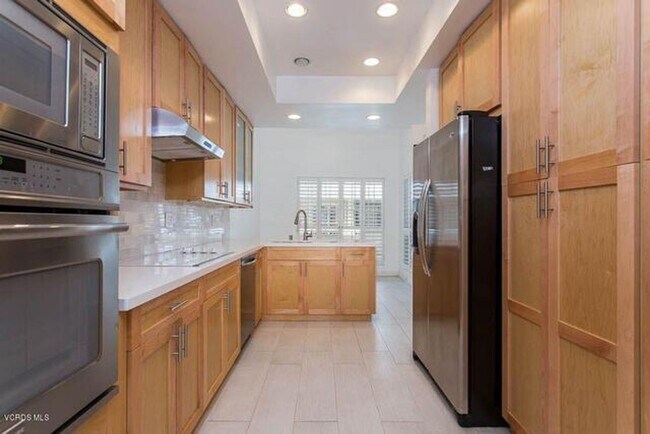 Building Photo - Marina del Rey Resort Style Living