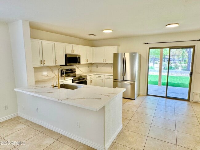 Building Photo - 2436 E Meadow Creek Way