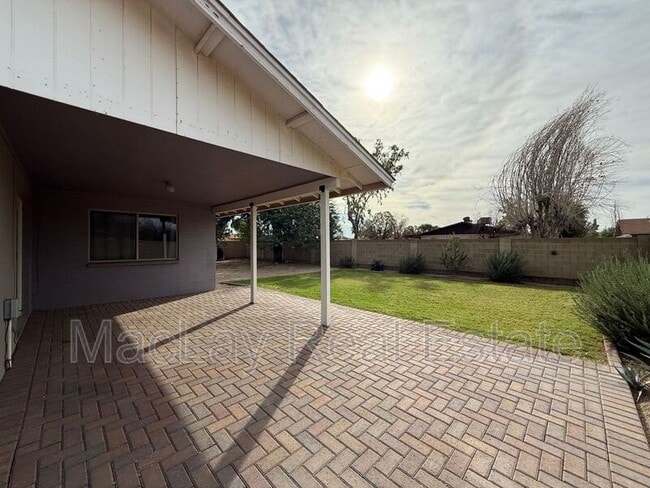 Building Photo - 2535 E Maryland Dr